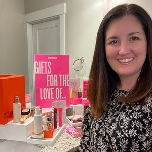 Meet your Posher, Monica